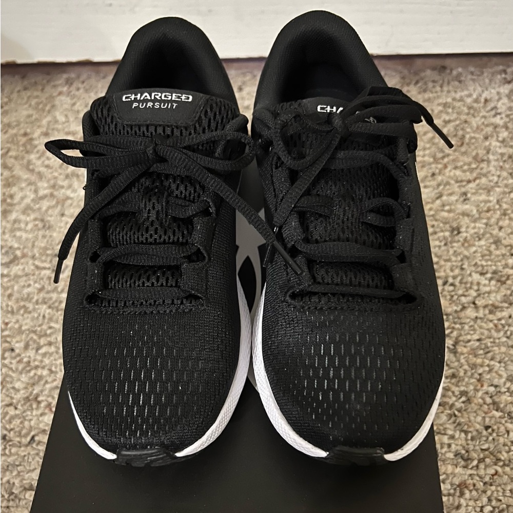 UNDER ARMOUR CHARGED PURSUIT 2, Black/White, Size: 6, New w/Box
